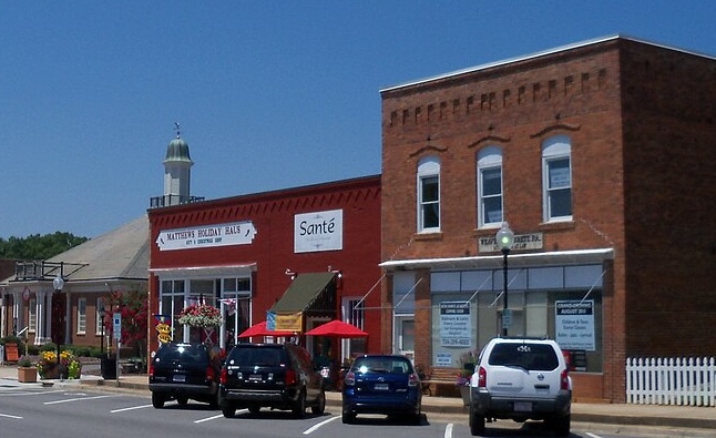An image of downtown Matthews, NC