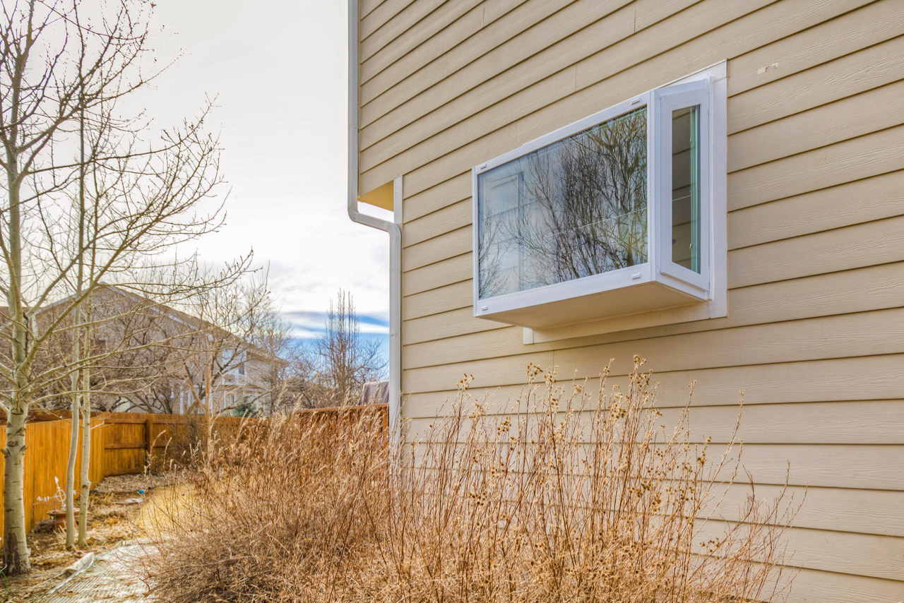 Garden window from the exterior.