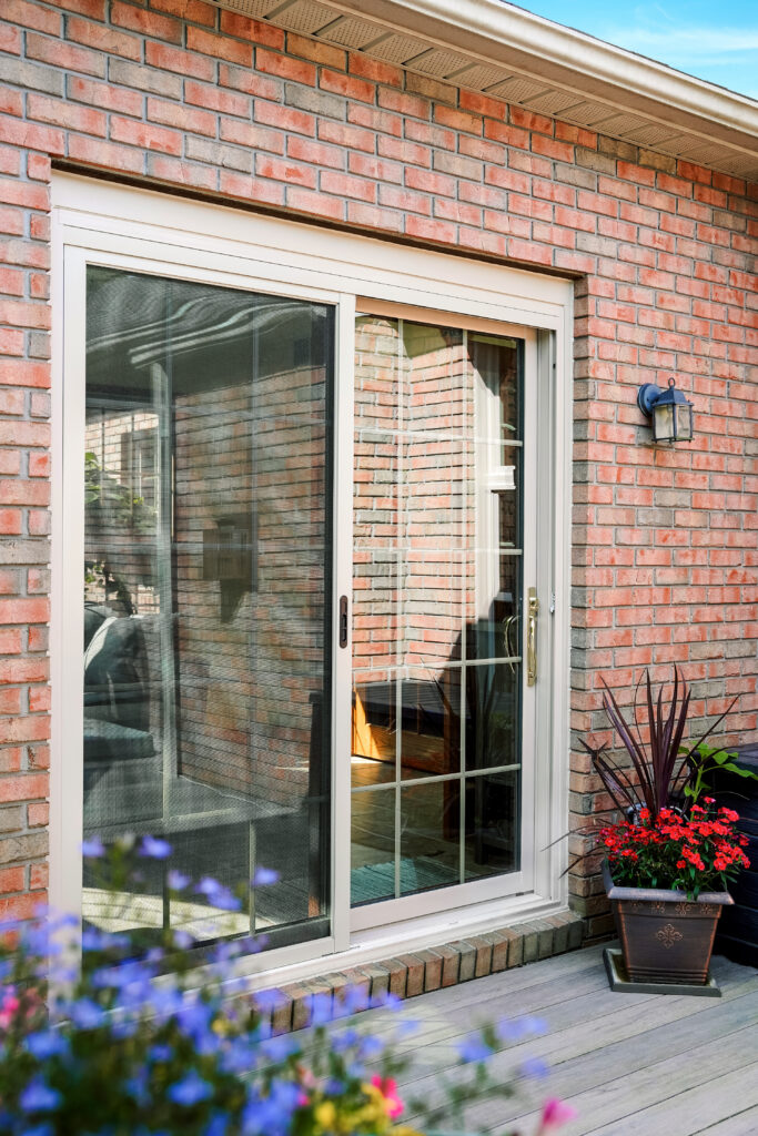 Aeris sliding door in color Sandstone.